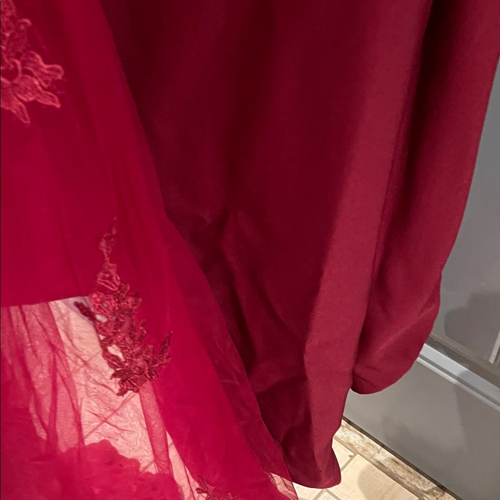 Elegant Red Lace Evening Gown - Picture 12 of 13
